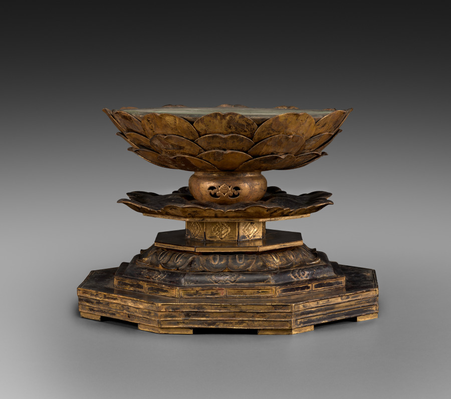 Seated Buddha (lotus pedestal)