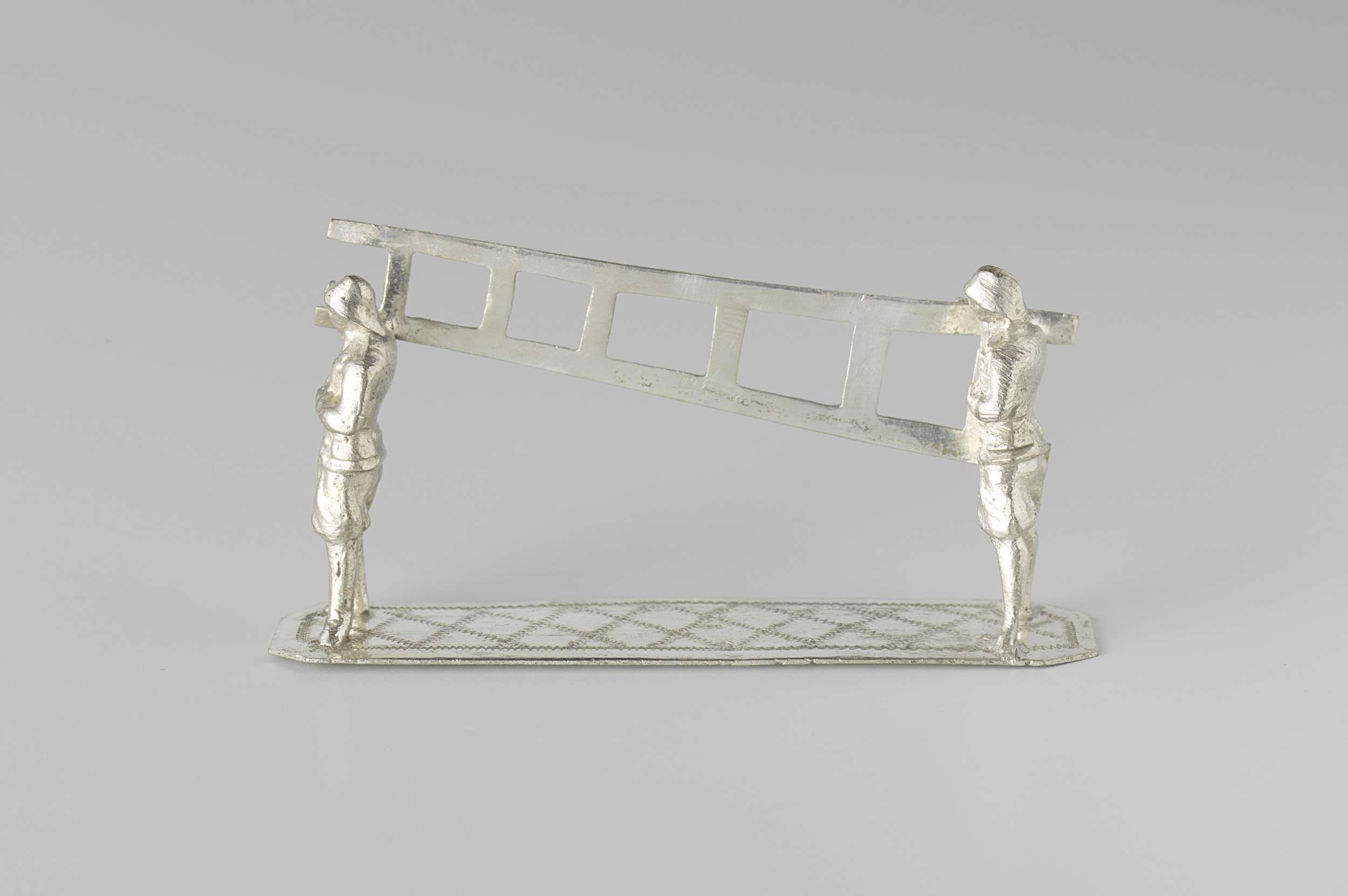 Twee mannen met een ladder