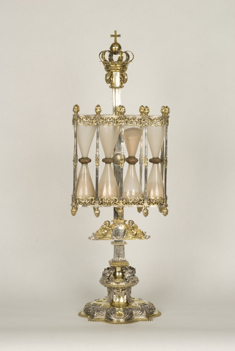 Timglas av förgyllt silver, tillverkat av Rudolf Wittkopf och skänkt 1713 av änkedrottningen Hedvig Eleonora. Domkyrkomuseet, Uppsala domkyrka, Uppsala 2009