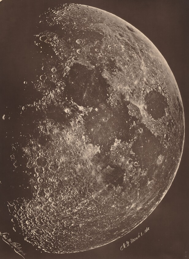Photographie de la lune a son 1er Quartier