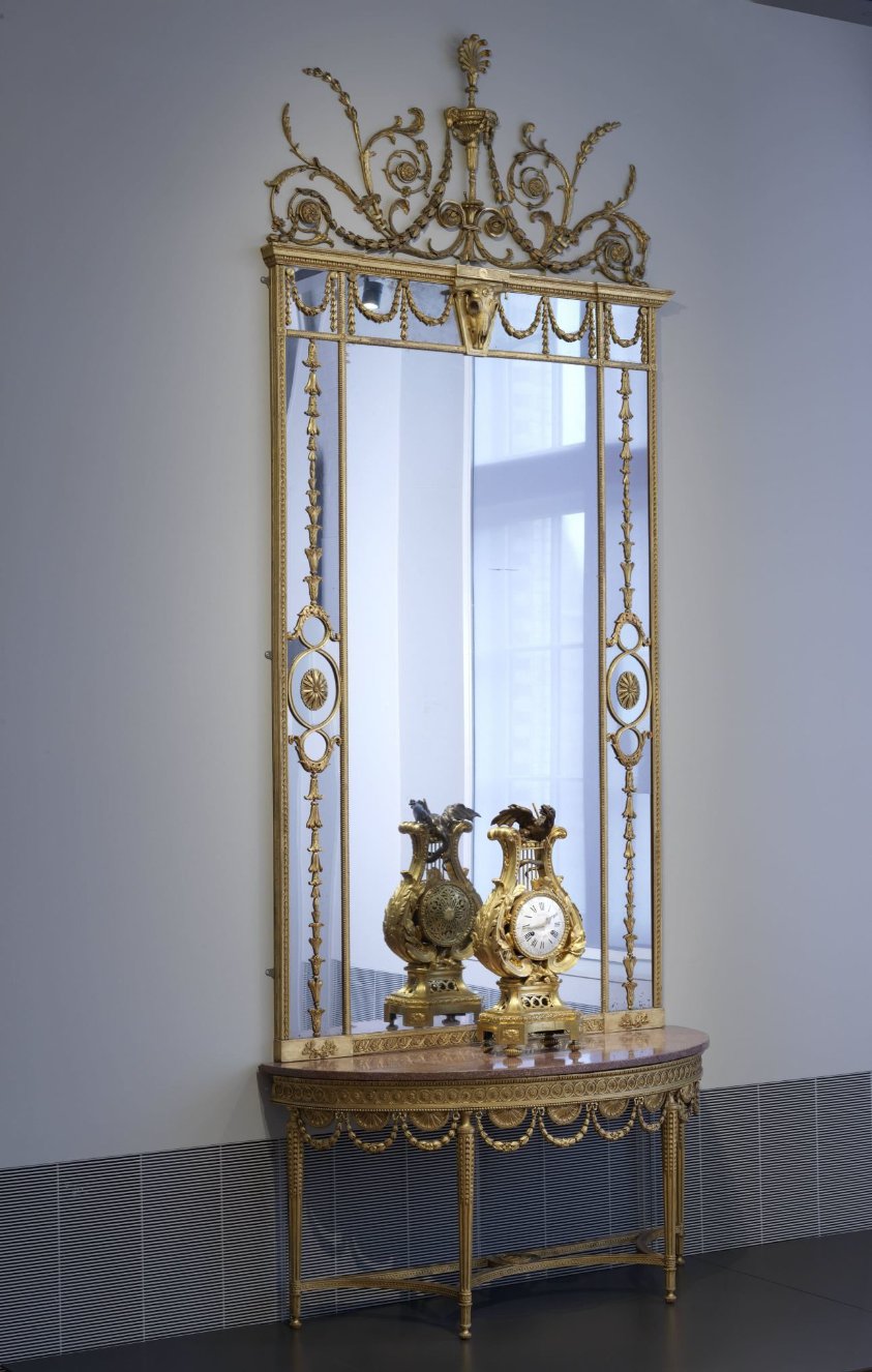 Pier table and mirror
